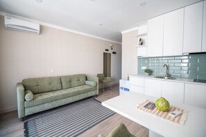 Comfort Room | Living area - Green Side (Batumi)