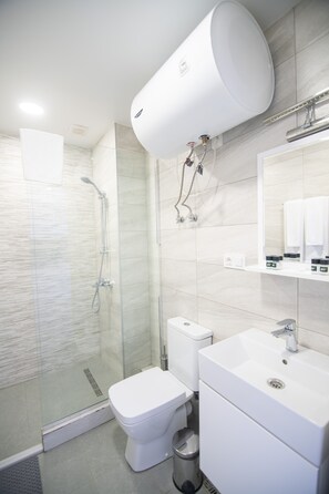 Deluxe Apartment | Bathroom | Slippers