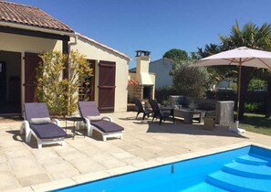 Outdoor pool, a heated pool - Villa for 6 near the sea with heated pool (Jard-sur-Mer)