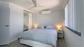 2 bedrooms, WiFi, bed sheets - "Tanner St Retreat" Delightful home @ 22 Tanner Street Baragra (Bargara)