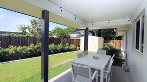 Outdoor dining - "Tanner St Retreat" Delightful home @ 22 Tanner Street Baragra (Bargara)