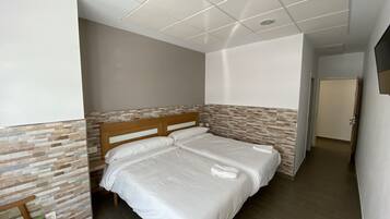 Cunas gratuitas, wifi gratis, ropa de cama