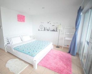 Suite Deluks, 1 Tempat Tidur King, pemandangan laut, menghadap laut | Meja kerja, kedap suara, Wi-Fi gratis, dan seprai linen