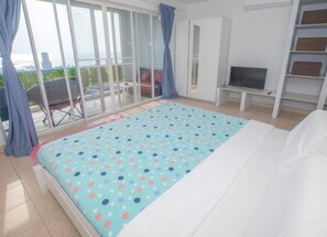 Deluxe-Suite, 1 King-Bett, Meerblick, Meerseite | Schreibtisch, schallisolierte Zimmer, kostenloses WLAN, Bettwäsche