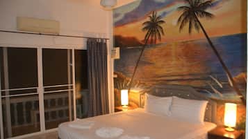 Superior Studio, 1 King Bed, Balcony, Mountain View | Desk, soundproofing, free WiFi, bed sheets