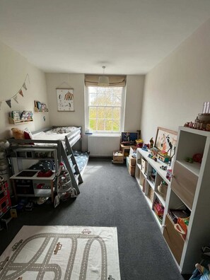 Basic Apartment, Multiple Beds | 3 bedrooms, laptop workspace, iron/ironing board, bed sheets - Family Friendly & Central 3BD Flat - Earls Court (London)
