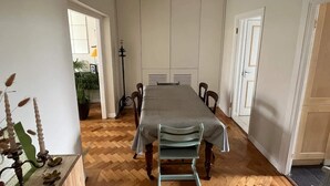 Apartamento básico, várias camas | Opções para refeição