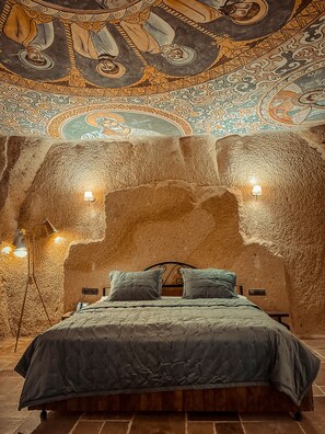 Royal Suite, Private Pool | Egyptian cotton sheets, premium bedding, minibar, individually furnished - Vita Cave Hotel (Ürgüp)