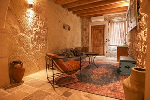 Signature-Suite, eigener Pool | Wohnbereich | Fußbodenheizung