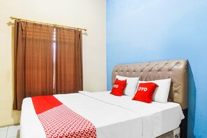 Standard Double Room | Laptop workspace, free WiFi, bed sheets - Hotel O Sky Residence Cengkeh (Medan)