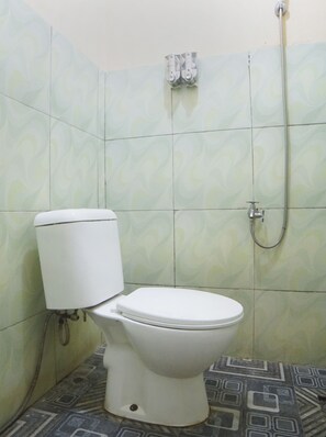 Standard Single Room | Bathroom | Shower, towels