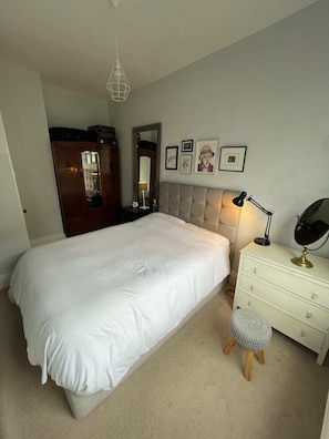 Appartement de base, 1 lit double | 1 chambre, espace de travail pour ordinateurs portables