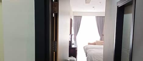 Standard Room | Minibar, laptop workspace, free WiFi, bed sheets