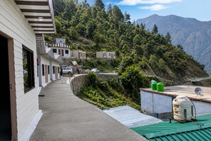 Vista frontal de la propiedad