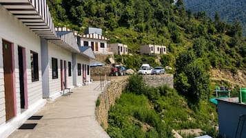 Vista frontal de la propiedad