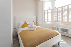 Basic-Apartment, Mehrere Betten | 3 Schlafzimmer, Bettwäsche