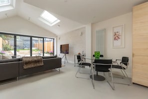 Departamento básico, varias camas | Interior