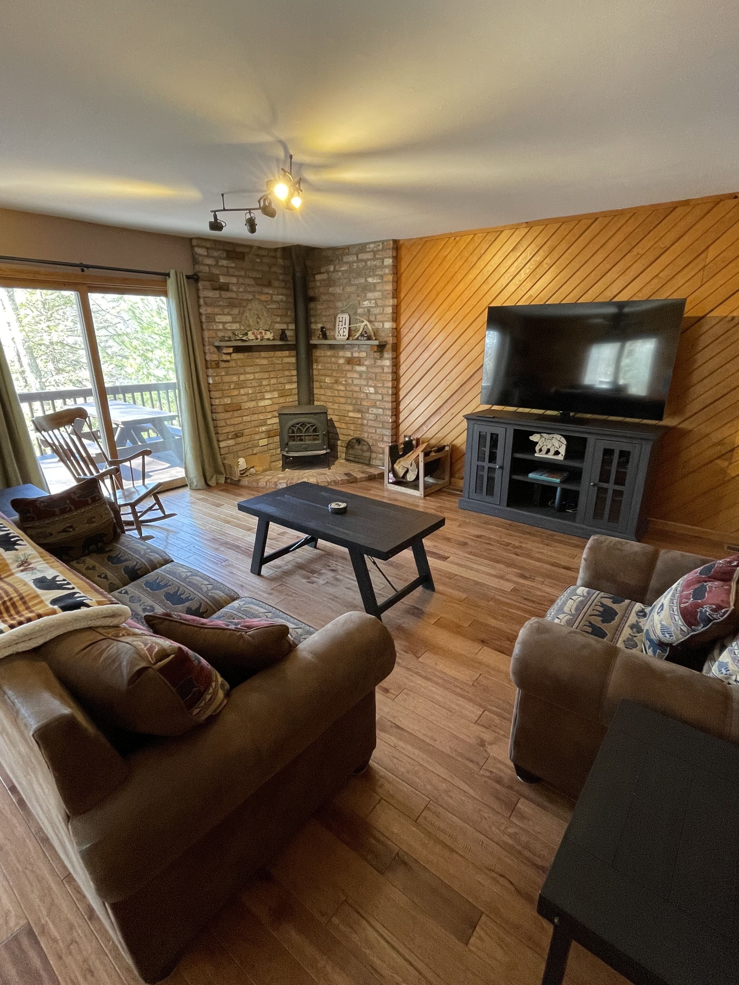 Cozy Cabin with Lake Access