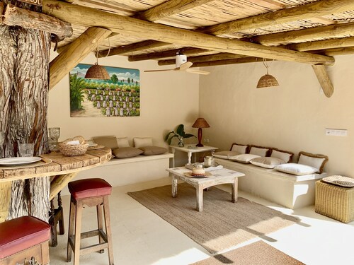 Villa, between the golf course and the beach, in Vistahermosa.