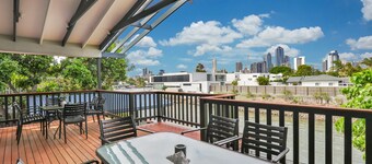 Bliss At Broadbeach - Large canal facing property