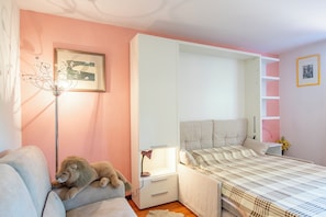 2 bedrooms, in-room safe, laptop workspace, iron/ironing board