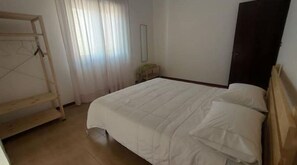 2 Schlafzimmer, Schreibtisch, Bügeleisen/Bügelbrett, Bettwäsche