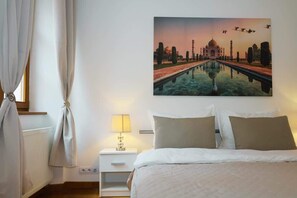3 habitaciones, tabla de planchar con plancha, wifi y ropa de cama 