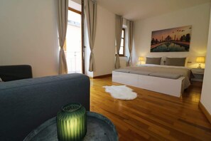3 habitaciones, tabla de planchar con plancha, wifi y ropa de cama 
