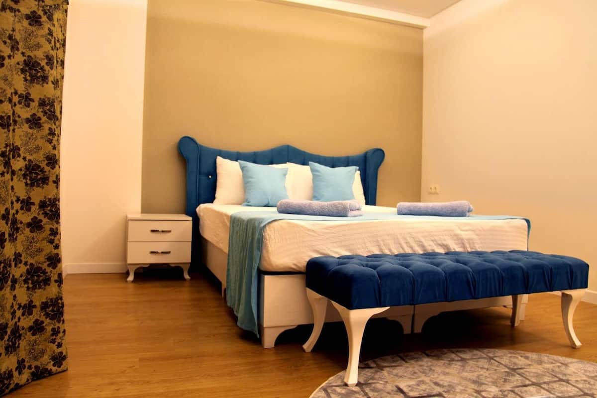 Departamento básico | 2 habitaciones, minibar, escritorio y espacio para trabajar con laptop