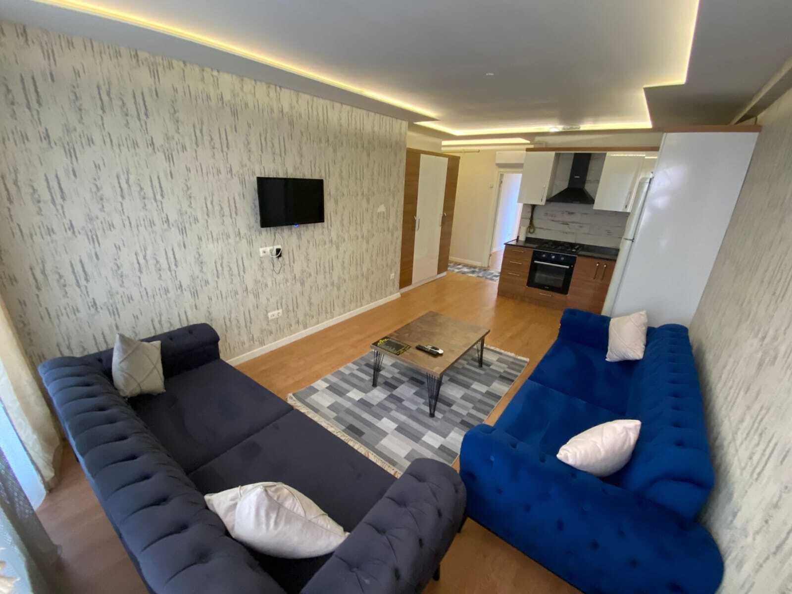 Departamento Deluxe | Área de sala de estar | Televisión LCD de 82 pulgadas con canales por cable y televisión 