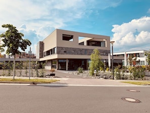 المنشأة من الخارج