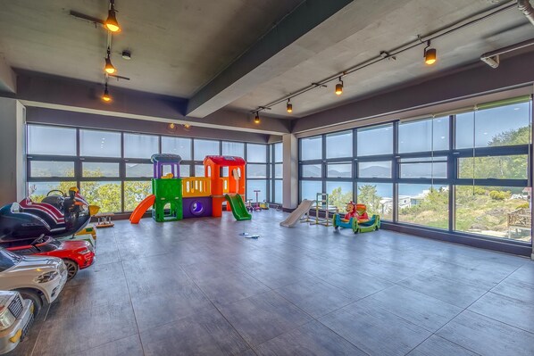 Basic Room, 3 Bedrooms (103+301+302) - Geoje Gabaestory Pension (Geoje)