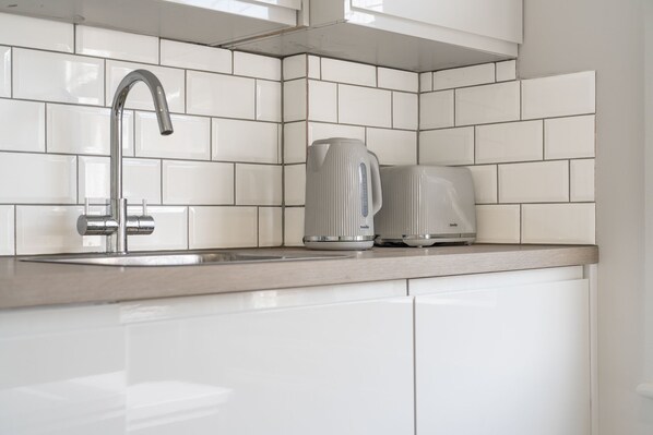 Interior - Stylish split-level 2BR near Queen’s Park – bright, modern & well-connected (London)