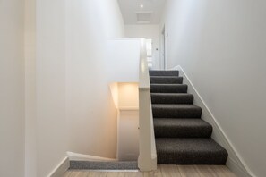 Interior - Stylish split-level 2BR near Queen’s Park – bright, modern & well-connected (London)