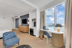 Iron/ironing board, WiFi, bed sheets - Newly Renovated - Fontainebleau Tresor Studio (Miami Beach)