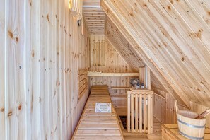 Family Chalet, Multiple Bedrooms (Fani's Riverside Cottage) | Sauna