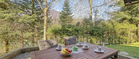 家庭小木屋, 多間臥室 (Fani's Riverside Cottage) | 室外用餐