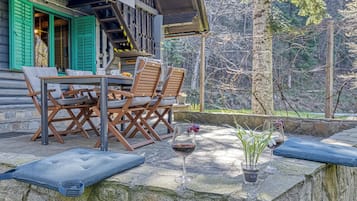 تناول الطعام بالخارج