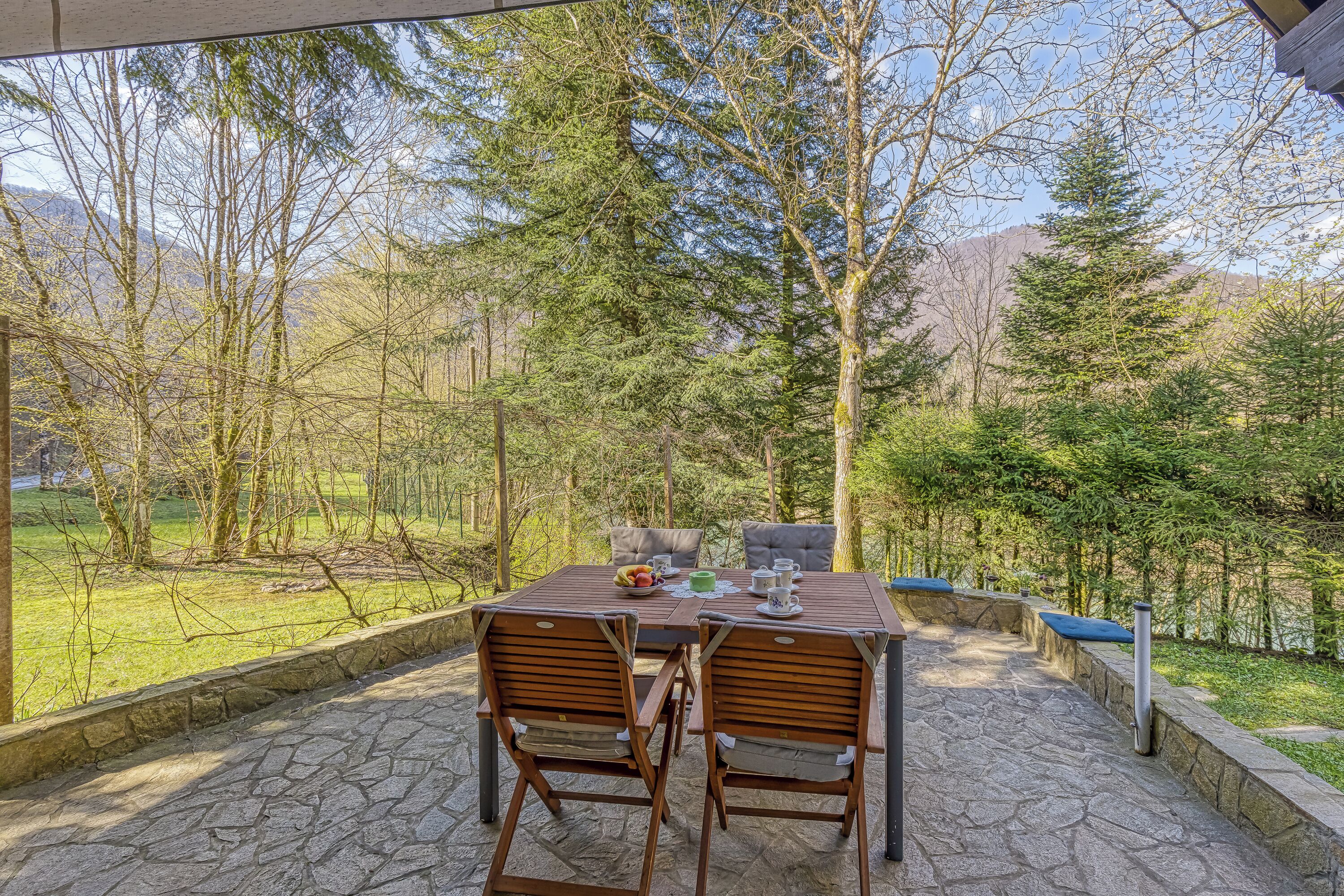 Family Chalet, Multiple Bedrooms (Fani's Riverside Cottage) | Outdoor dining