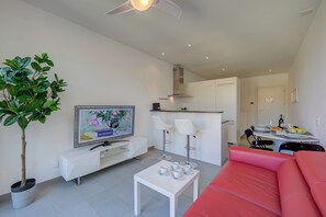 Lägenhet Standard - 1 sovrum - intill bergen (Residenza Castello) | Vardagsrum | 21-tums tv med kabelkanaler