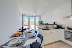 Fridge, microwave, oven, stovetop - Residenza Castello (Mendrisio)