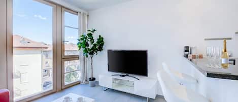 Appartement Standard, plusieurs chambres, cÎté montagne (Residenza Castello) | Aire de séjour | Téléviseur de 21 po avec télévision par cùble