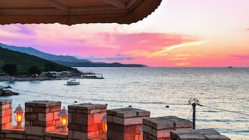 Large Double Room with Sea View | Terrasse/Patio