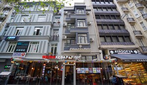 Vista frontal de la propiedad