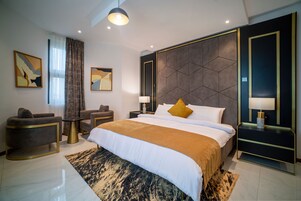 Executive Room, 1 Bedroom | In-room safe, soundproofing, iron/ironing board, free WiFi