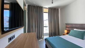 Premium bedding, Select Comfort beds, in-room safe