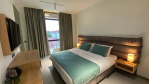 A hotel room with a bed, bedside tables, a TV, and a view of the outdoors. - H2O Ureki (Ureki)