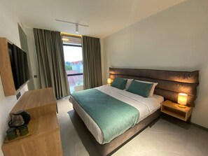 Deluxe Double Room | Premium bedding, Select Comfort beds, in-room safe - H2O Ureki (Ureki)