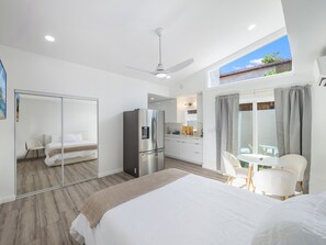 1 Schlafzimmer, Reisekinderbett, kostenloses WLAN, Bettwäsche