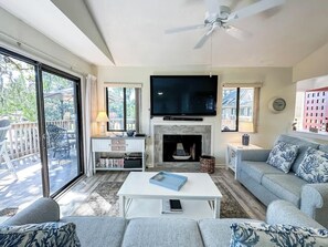 A living room with a fireplace, a television, and a sofa. - Beachside Luxury Villa, Balcony Views! Hilton Head (Hilton Head Island)